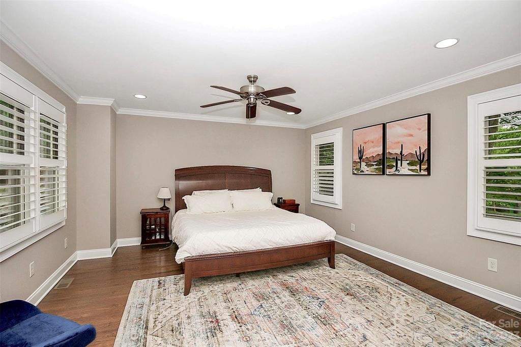 Primary Bedroom - Main Floor