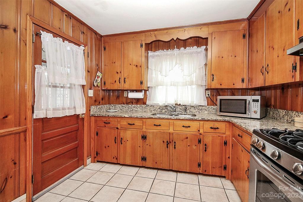 Efficient layout in the kitchen- awaiting your updates