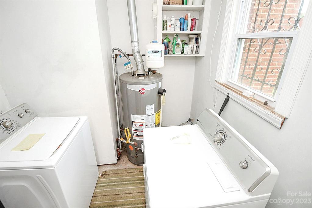 Laundry room located off of porch- Not heated-cooled sqft.