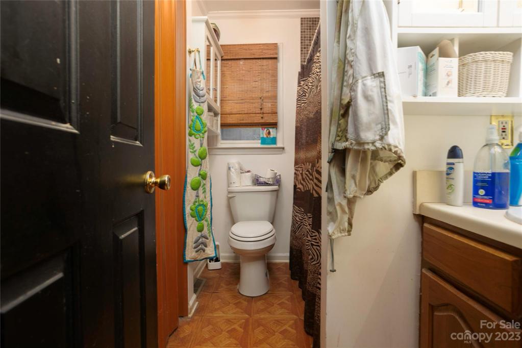 Guest Full Bath on Main level