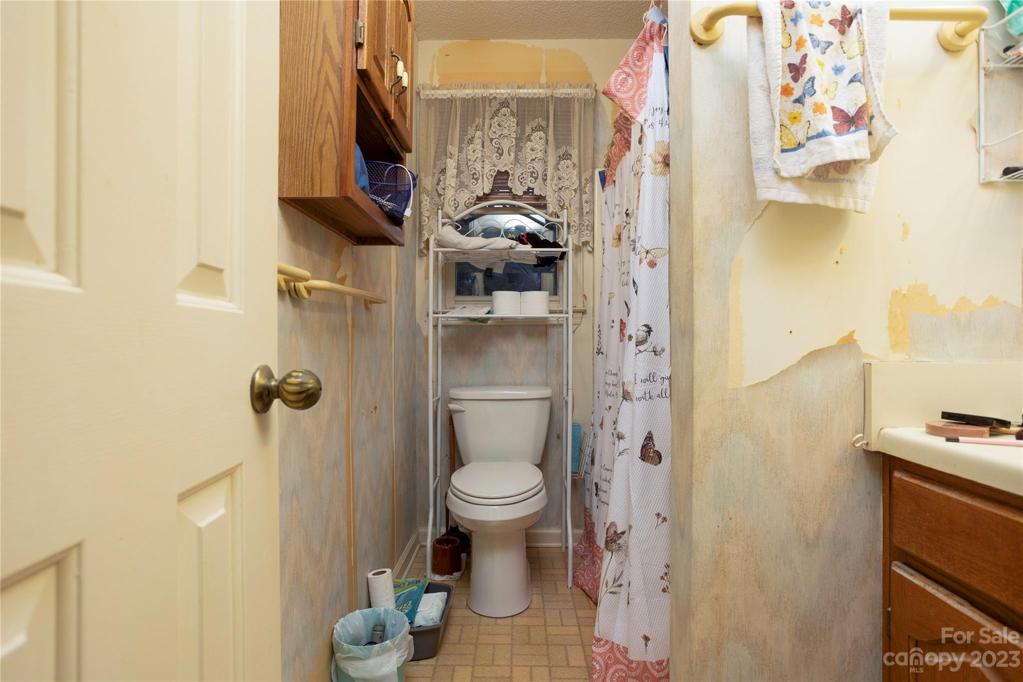 Upstairs Full Bath