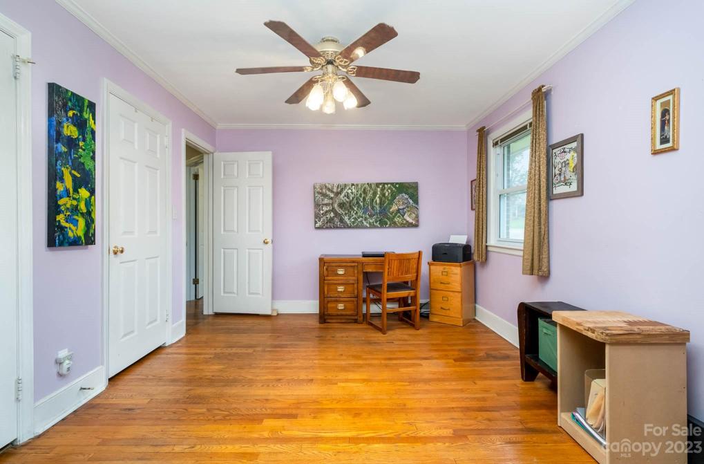 Sitting Room/Primary Bedroom Entry