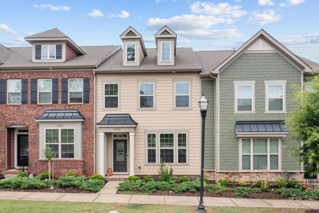 PHENOMENAL Townhome  location in ultra-desirable Westbranch Community!