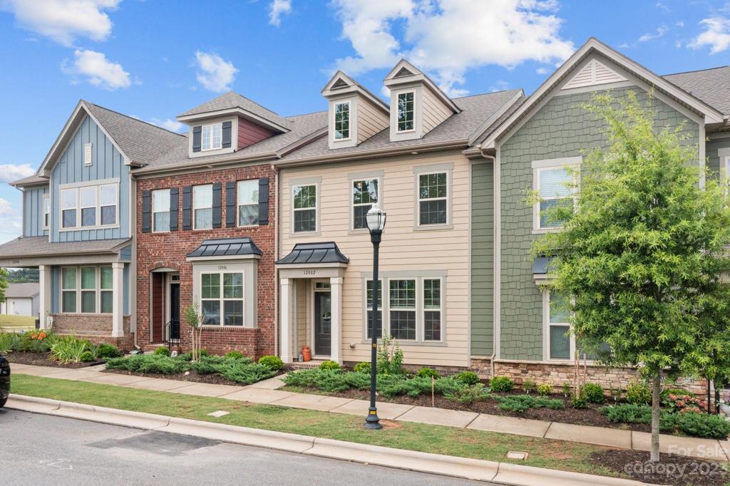Premier spot at heartbeat of Westbranch Community!