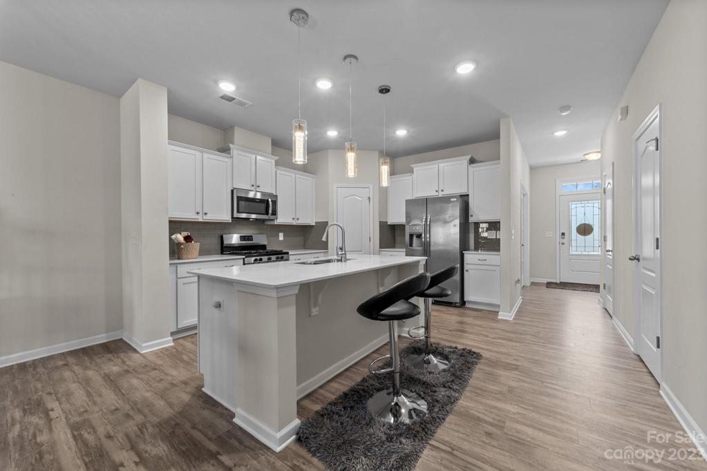 Eat-in kitchen island with room for entertaining, Plenty of space to enjoy!