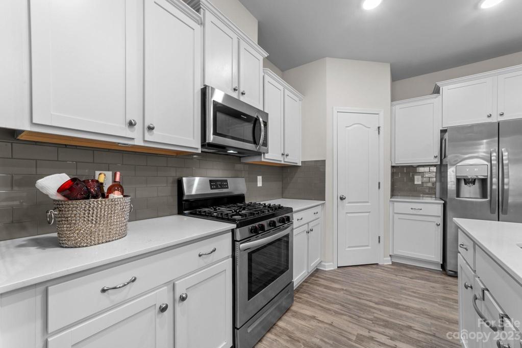 Upgraded tile backsplash and quartz countertops! Bright and airy!