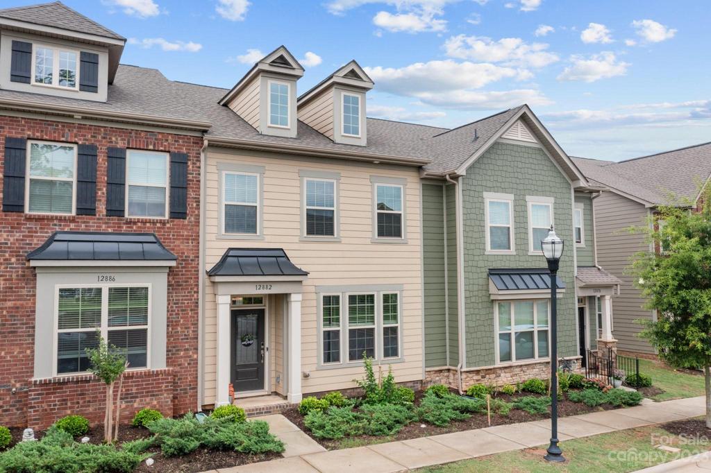 Love this location and style in this magnificent Westbranch community!