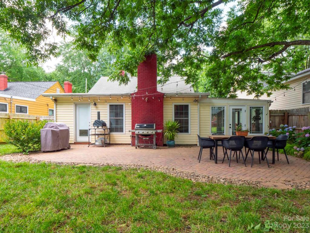 Patio pavers to enjoy more patio space