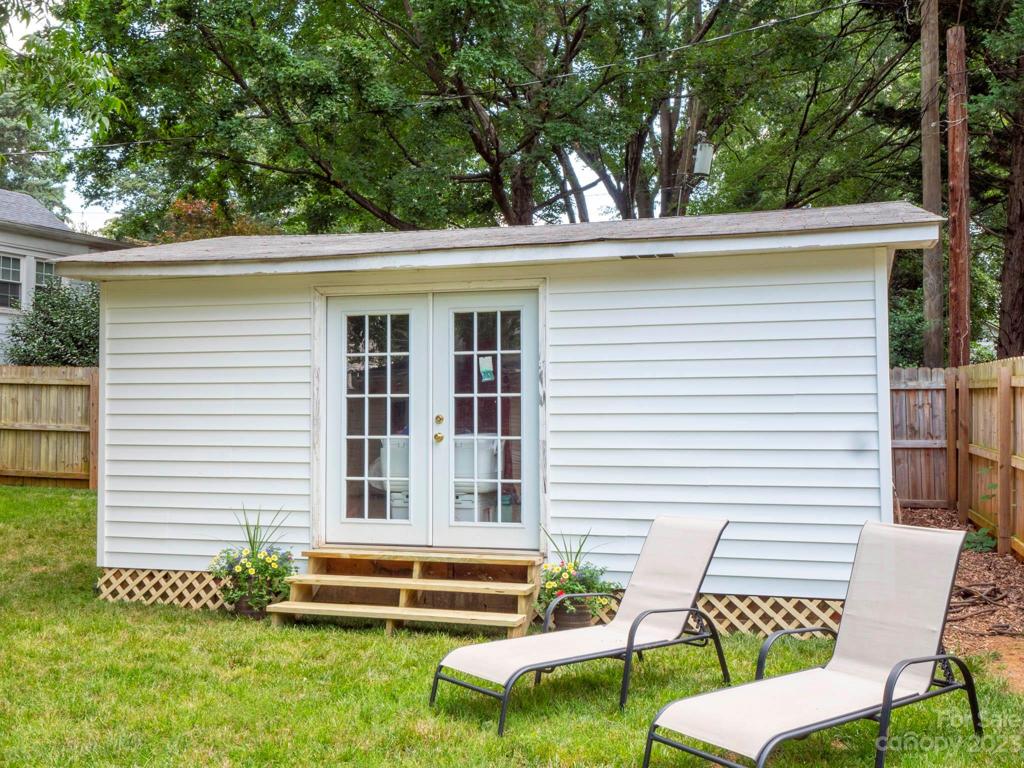 16x20 outbuilding with electric and water