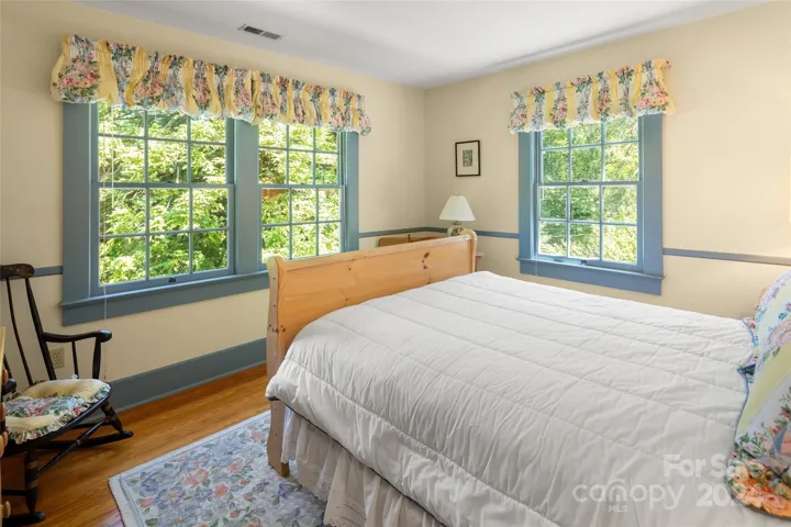 Guest bedroom