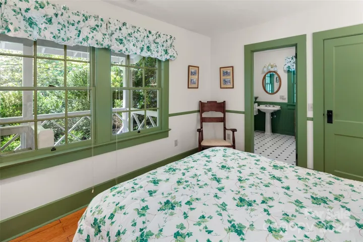 Guest bedroom