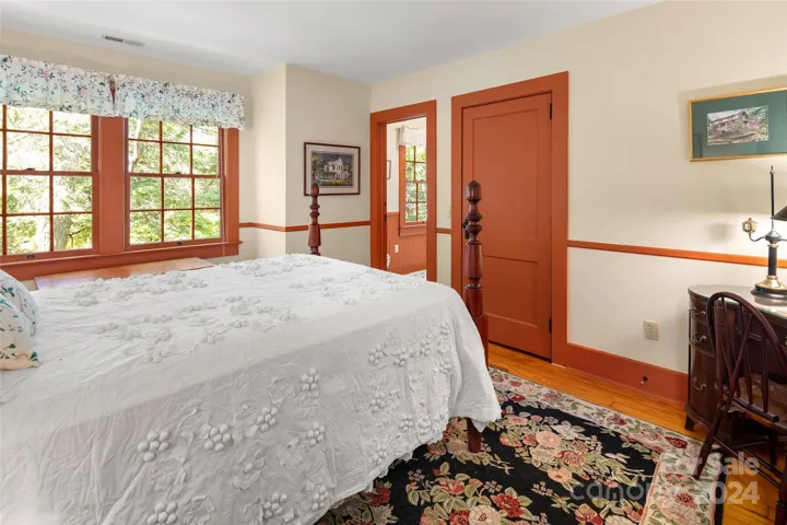 Guest bedroom
