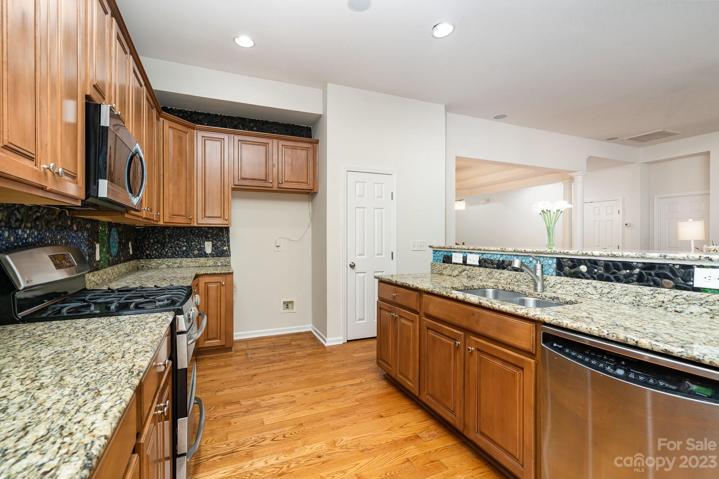Granite Countertops, Gas Cooktop, S/S appliances
