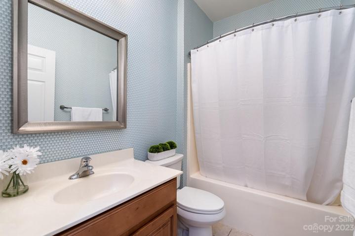 Main Floor Guest Bath