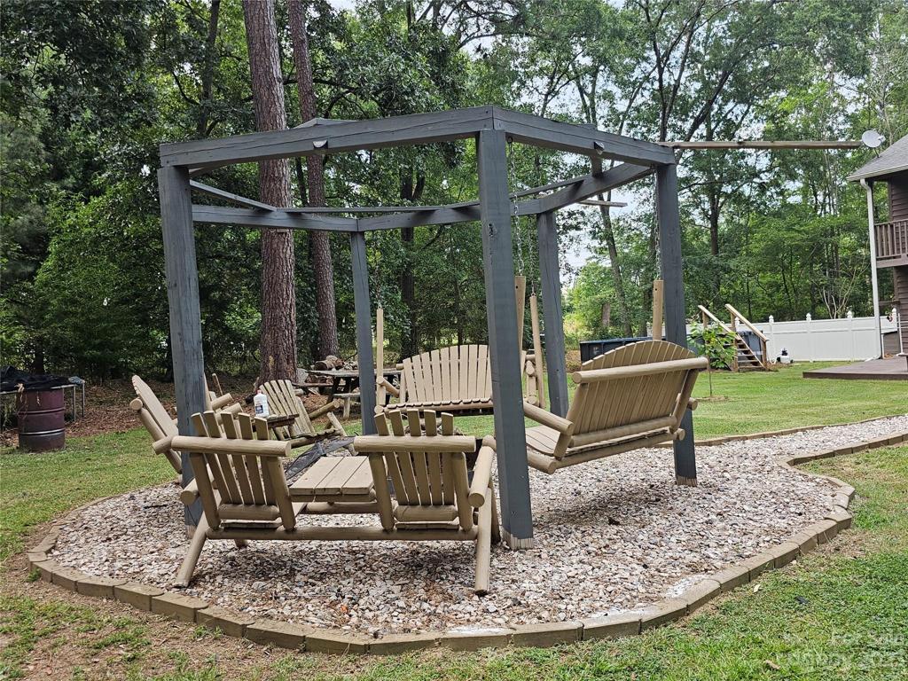 Firepit & swings