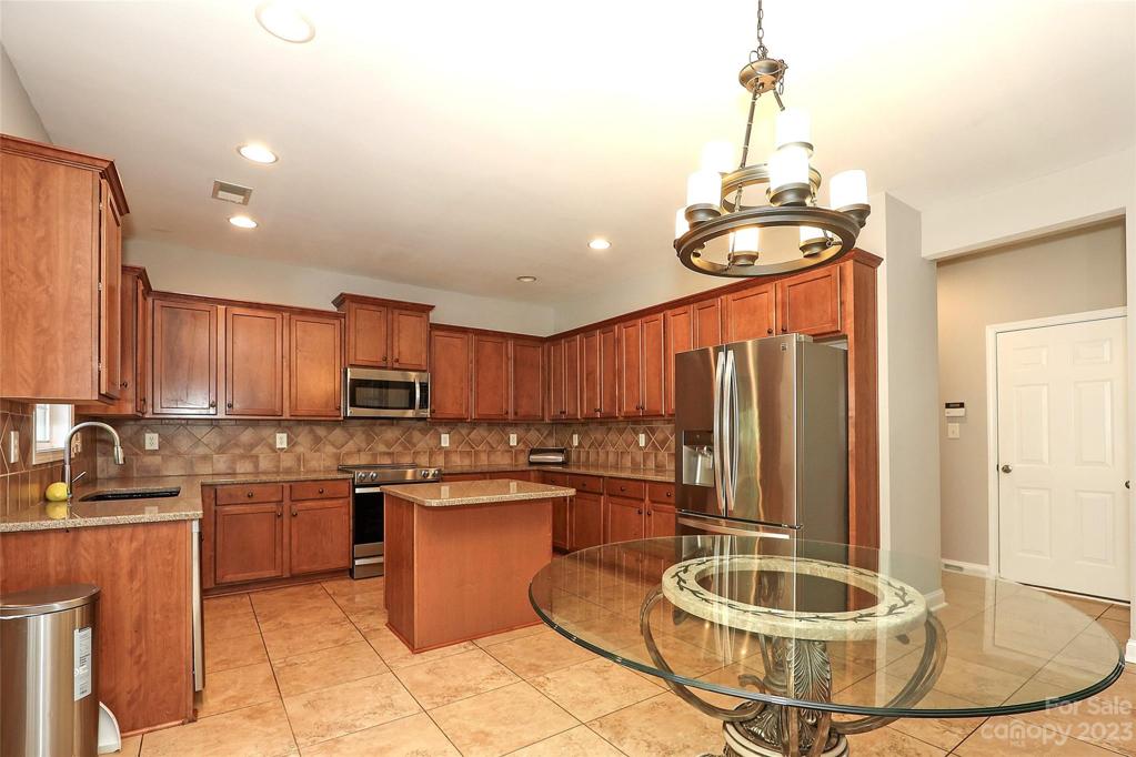 Gourmet Kitchen, granite countertops, w/Island, Custom Backsplash,SS Appliances, Butlers Pantry.