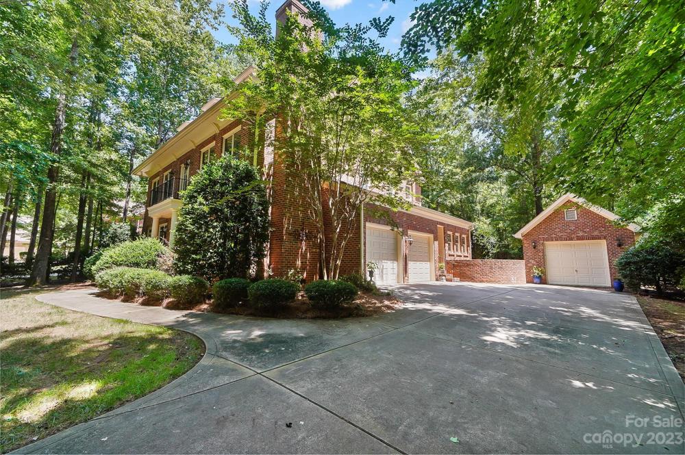 2 car attached garage, 1 car detached garage