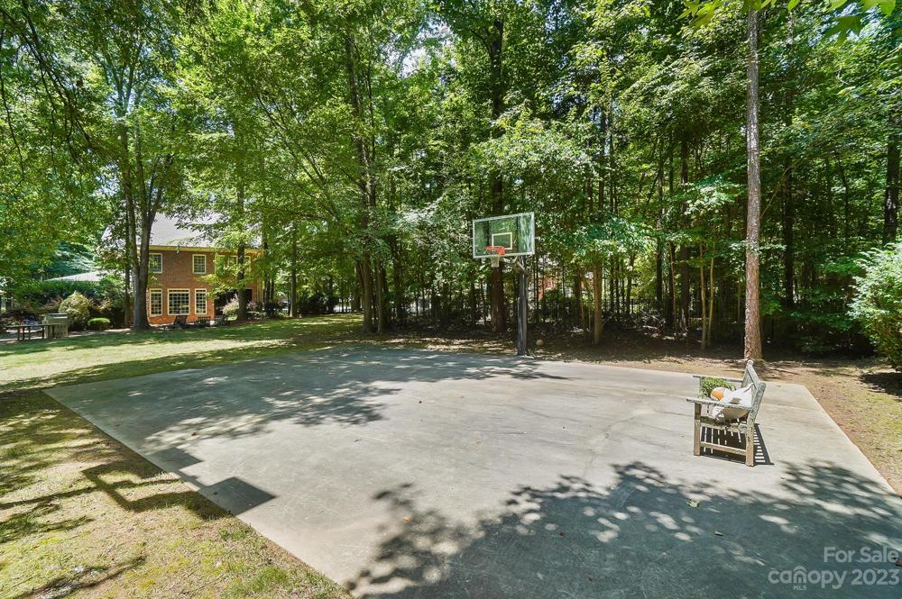 Basketball/Sports Court