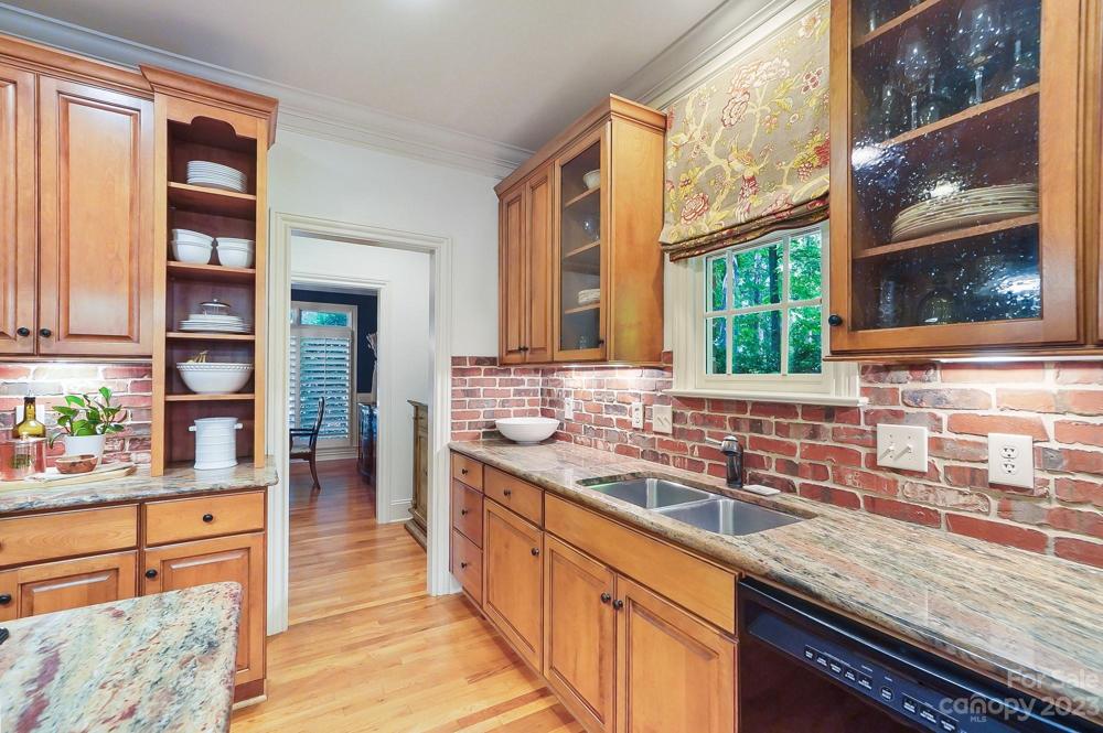 Lot of custom kitchen storage