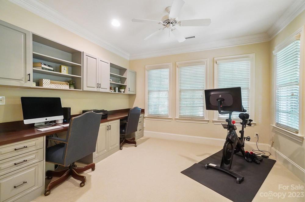 Office/sitting room off of Primary bedroom