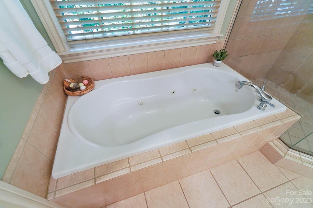 Oversized soaker tub