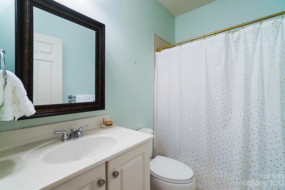 Ensuite bathroom for 4th bedroom