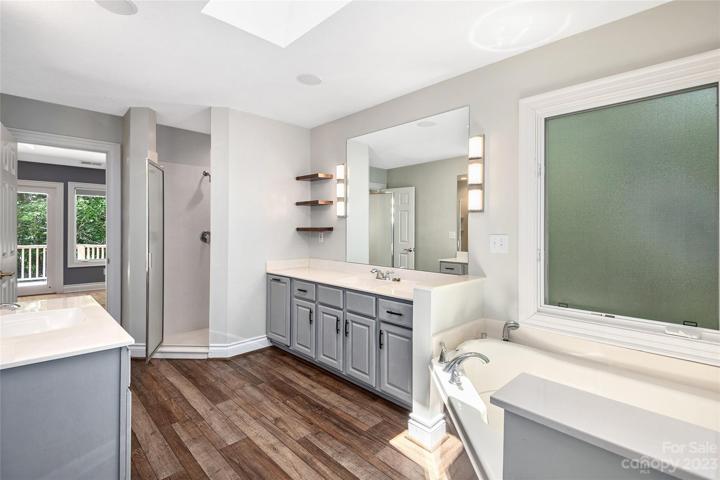 Primary bath with dual sinks