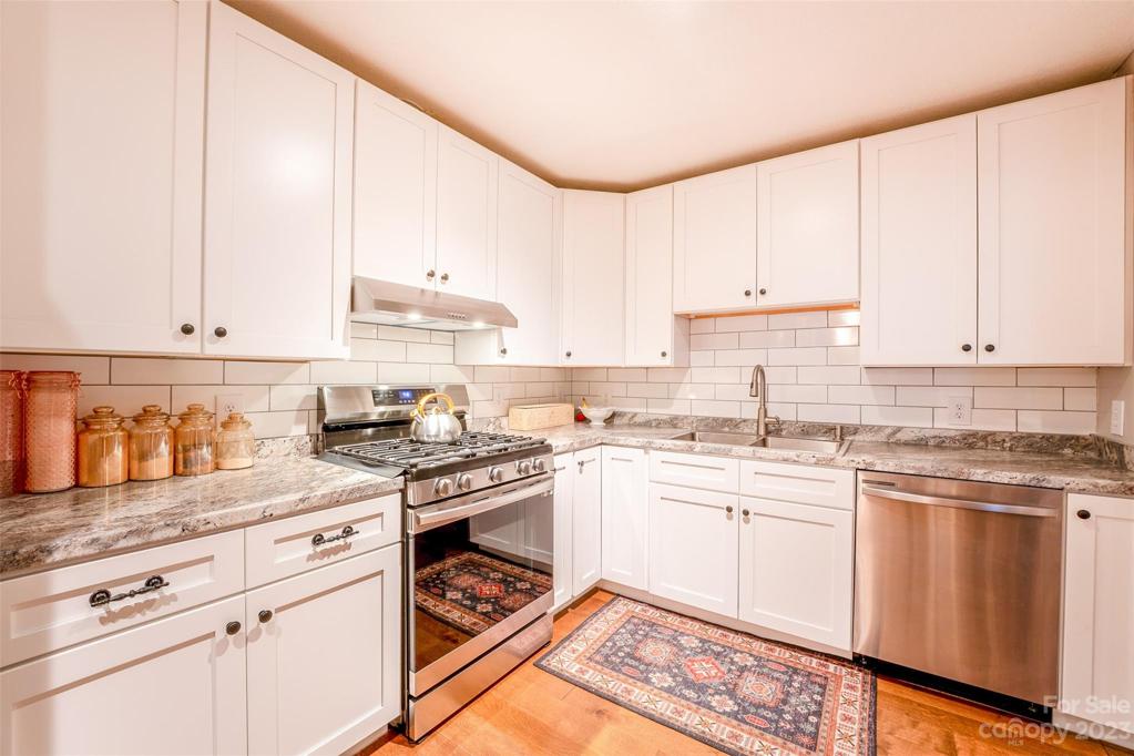 Check out the new gas stove, high quality cabinetry and sleek modern countertop!