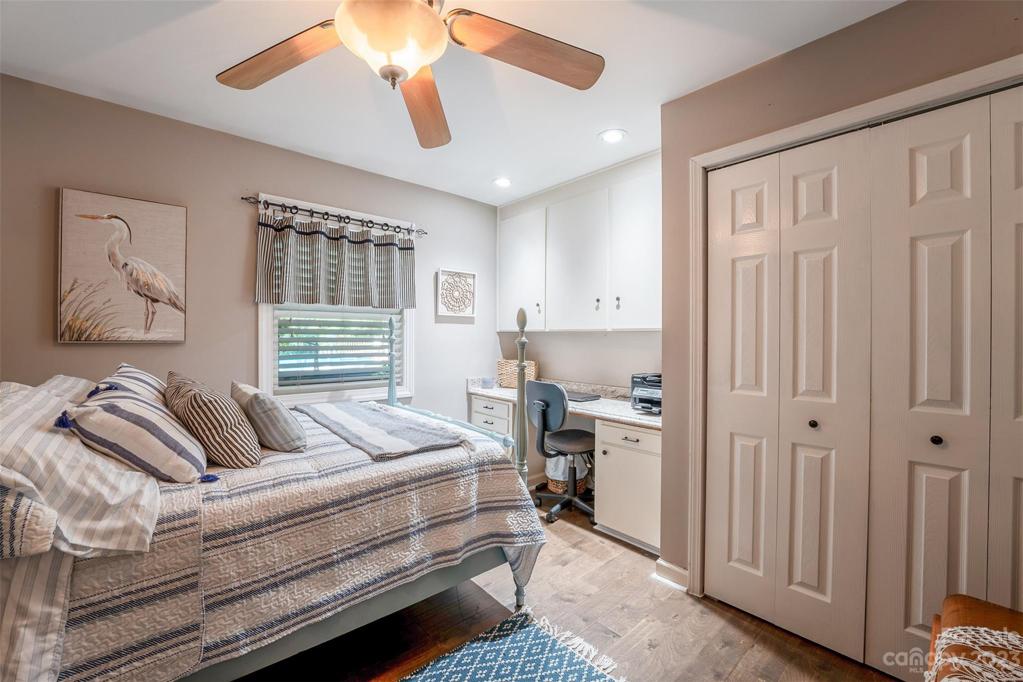 Built-in desk w/ cabinetry - Bedroom 2