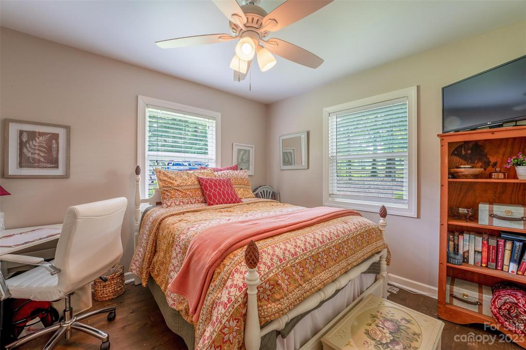 Double windows make this room welcoming - Bed 4