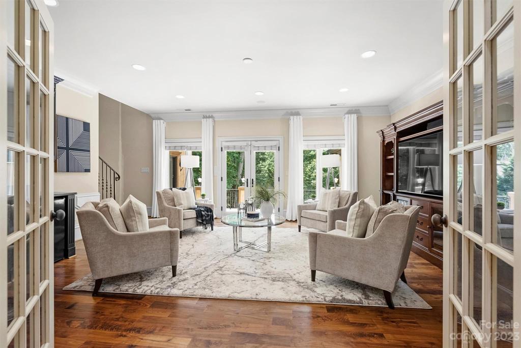 Upper level bonus room