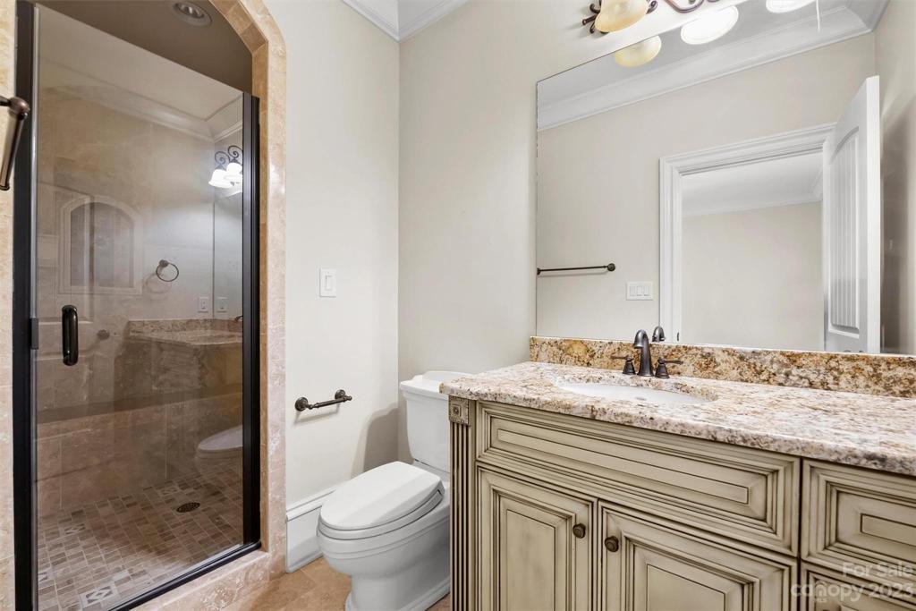 Ensuite bath in secondary bedroom