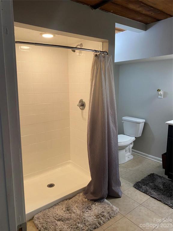 Upstairs Full Bathroom
