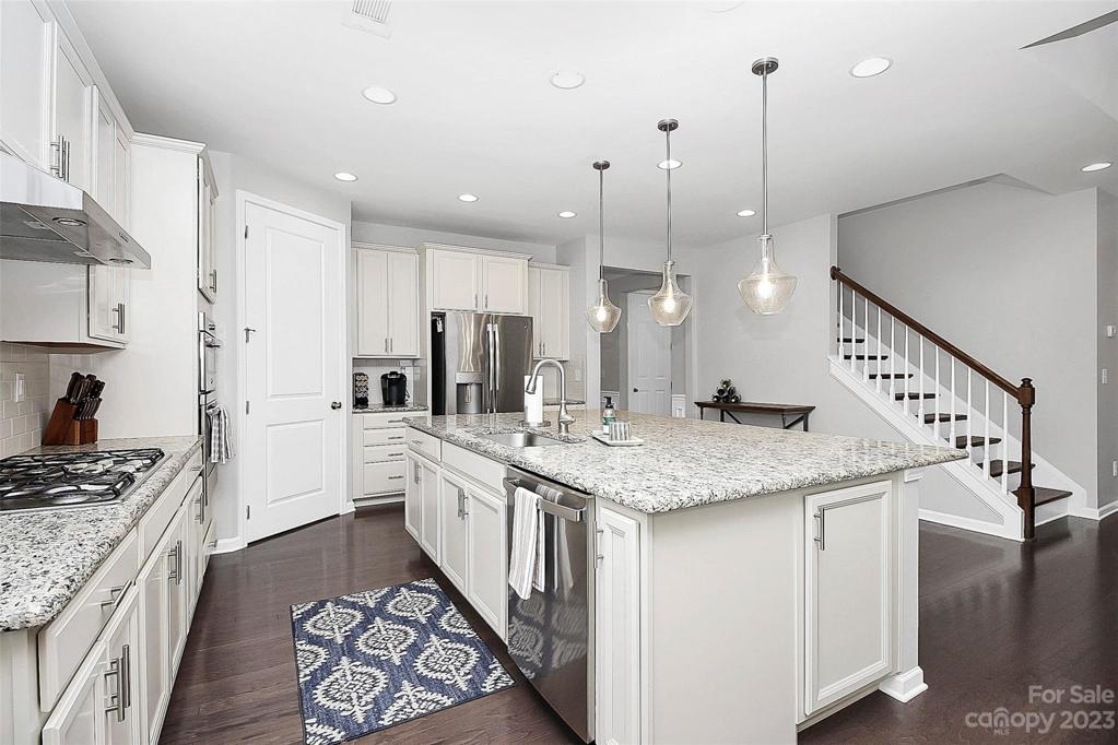 Upgraded stainless steel appliances all convey