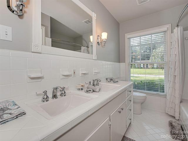 Jack 'n Jill Bath