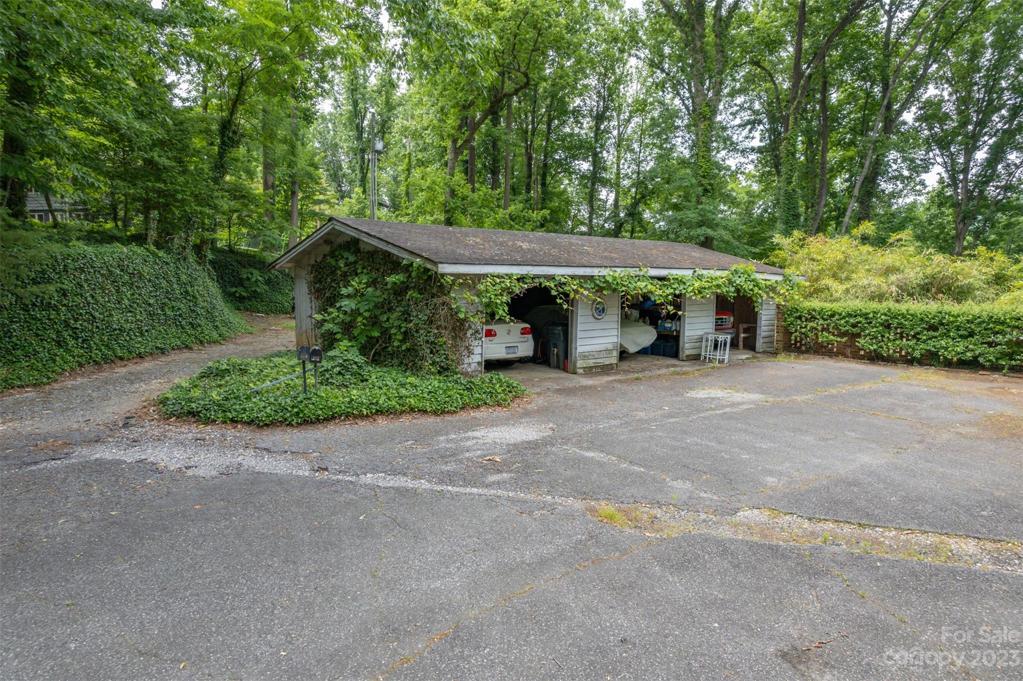 Detached 1 car garage and 2 carports