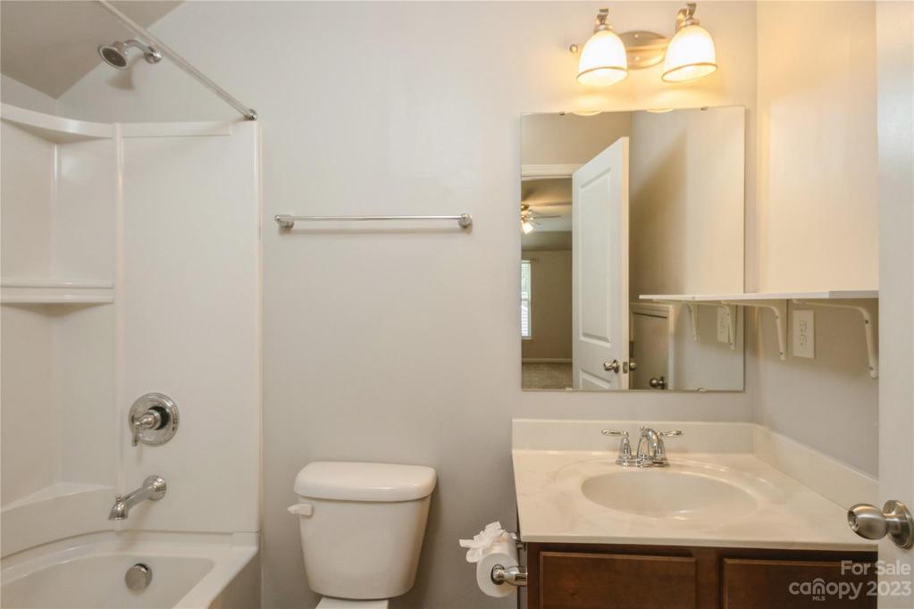 3 floor bathroom