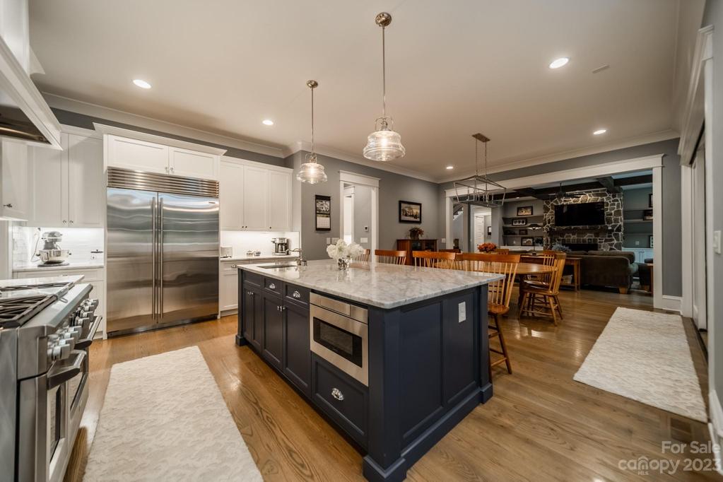 Kitchen and Breakfast Nook