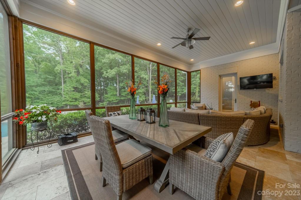 Screened-in Porch