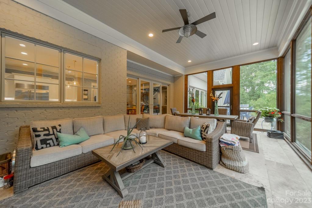 Screened-in Porch
