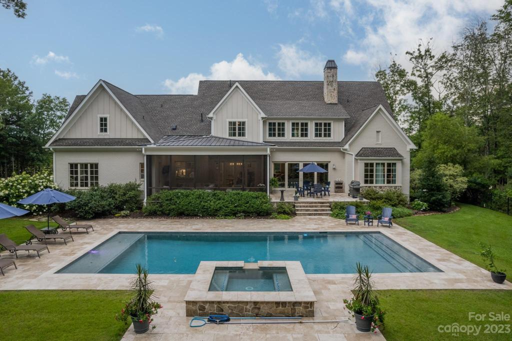 Backyard Pool Paradise