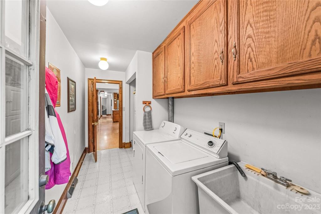 Laundry/mudroom with exterior door to driveway/sideyard