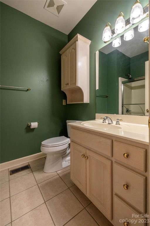 Main Level Full Guest Bath