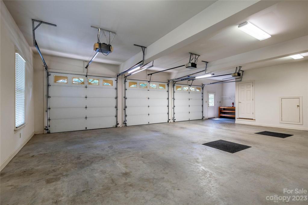 Oversized 3 Car Garage