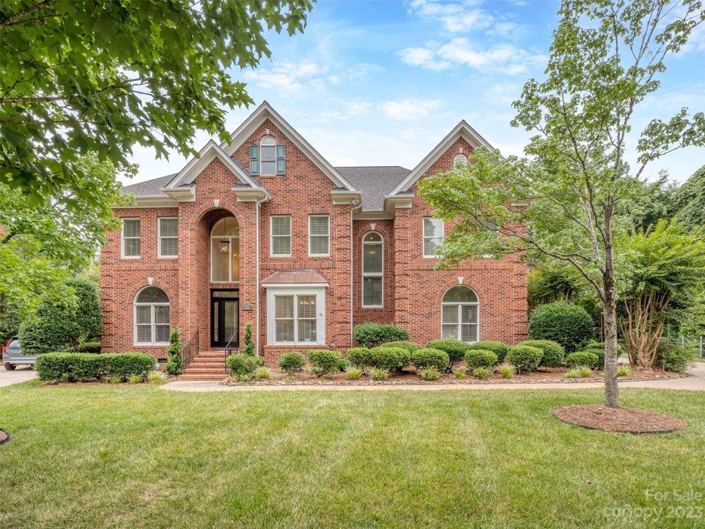 Full brick on a quiet culdesac...