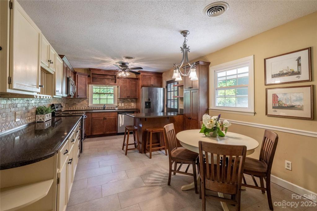 Dining/Kitchen