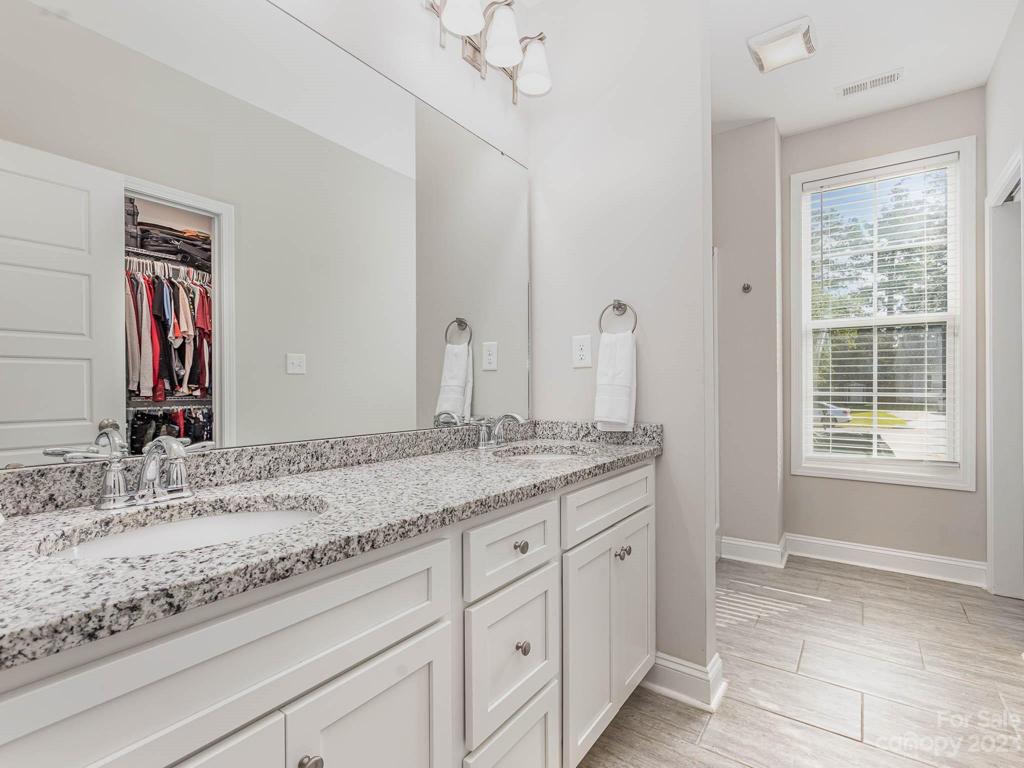 Beautiful En Suite Bathroom