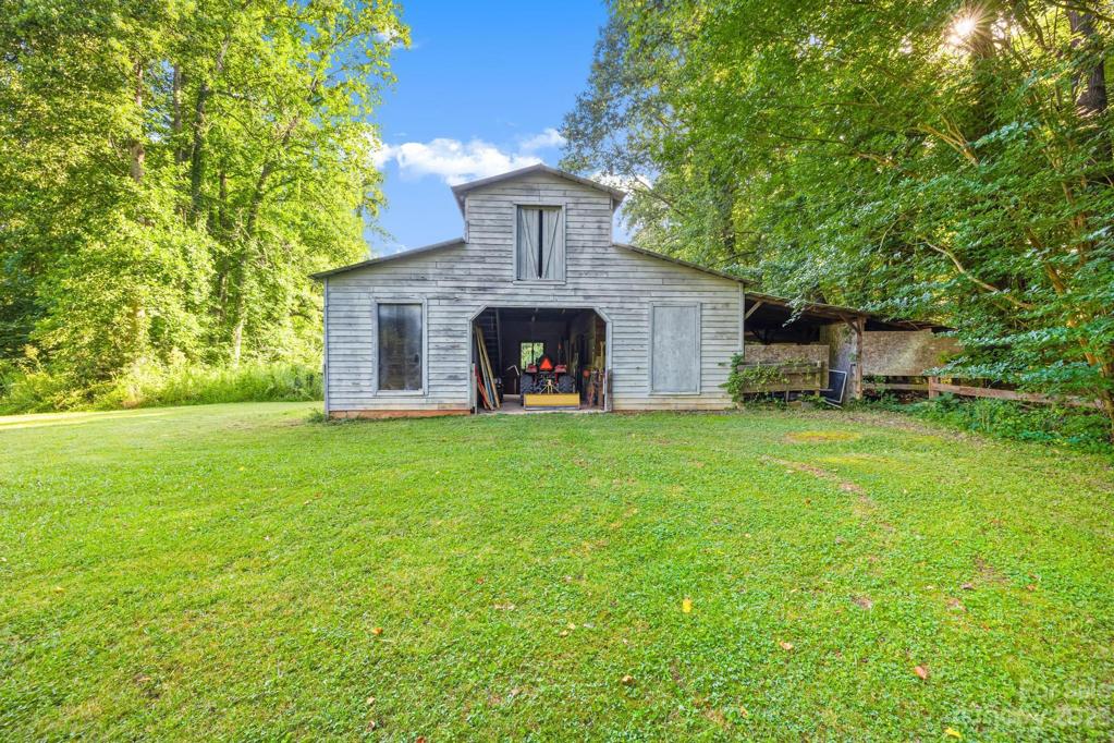 Barn has access to a pasture