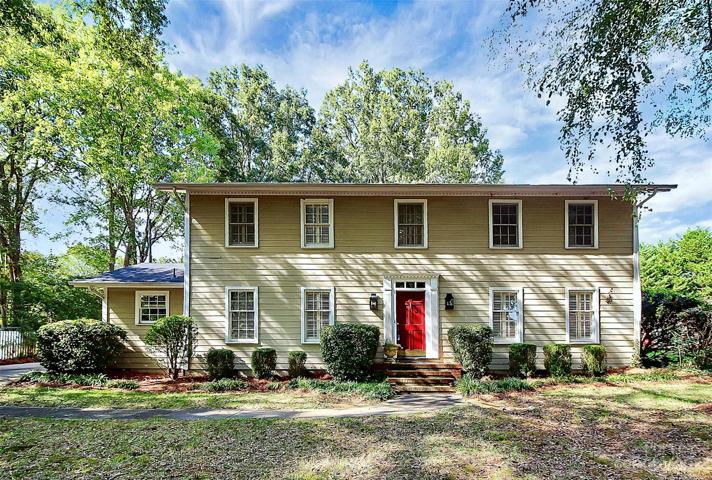 Welcome home to a lovely neighborhood!