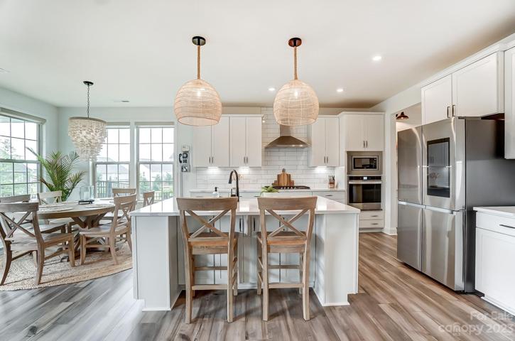 Gorgeous kitchen with breakfast area and island